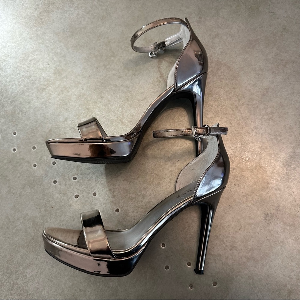 GUESS METALLIC HEELS SANDAL - Picture 7 of 8